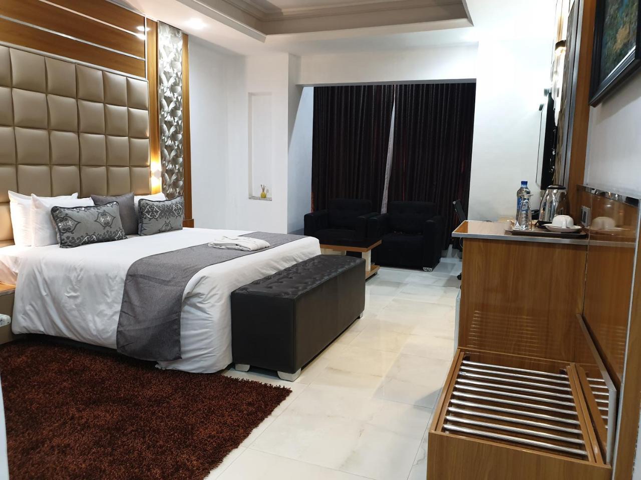 Caesar'S Luxury Hotel Lekki Extérieur photo