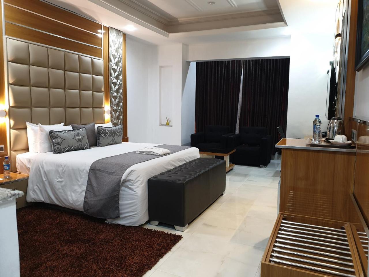 Caesar'S Luxury Hotel Lekki Extérieur photo