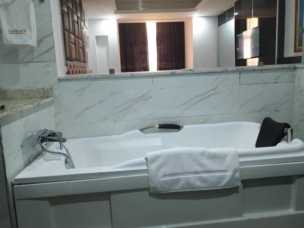 Caesar'S Luxury Hotel Lekki Extérieur photo